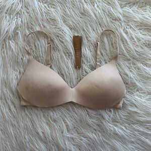 Skims Wireless Form Pushup Plunge Bra Sand Size 32B